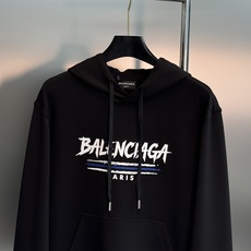 BALENCIAGA巴黎世家新品秋冬刚需连帽卫衣.男女同款❤️ 甄选高配比棉莫混纺面料,融合棉的挺括与莫代尔的丝滑软糯, BALENCIAGA巴黎世家新品秋冬刚需连帽卫衣.男女同款❤️ 甄选高配比棉莫混纺面料,融合棉的挺括与莫代尔的丝滑软糯,