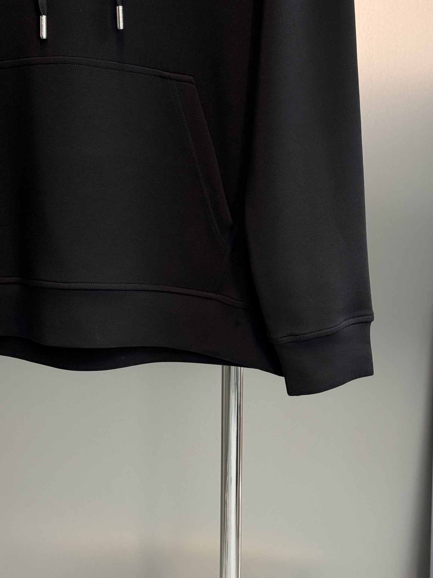 BALENCIAGA巴黎世家新品秋冬刚需连帽卫衣.男女同款❤️ 甄选高配比棉莫混纺面料,融合棉的挺括与莫代尔的丝滑软糯, BALENCIAGA巴黎世家新品秋冬刚需连帽卫衣.男女同款❤️ 甄选高配比棉莫混纺面料,融合棉的挺括与莫代尔的丝滑软糯,