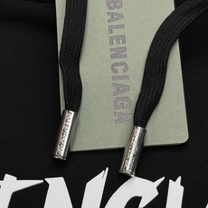 BALENCIAGA巴黎世家新品秋冬刚需连帽卫衣.男女同款❤️ 甄选高配比棉莫混纺面料,融合棉的挺括与莫代尔的丝滑软糯, BALENCIAGA巴黎世家新品秋冬刚需连帽卫衣.男女同款❤️ 甄选高配比棉莫混纺面料,融合棉的挺括与莫代尔的丝滑软糯,