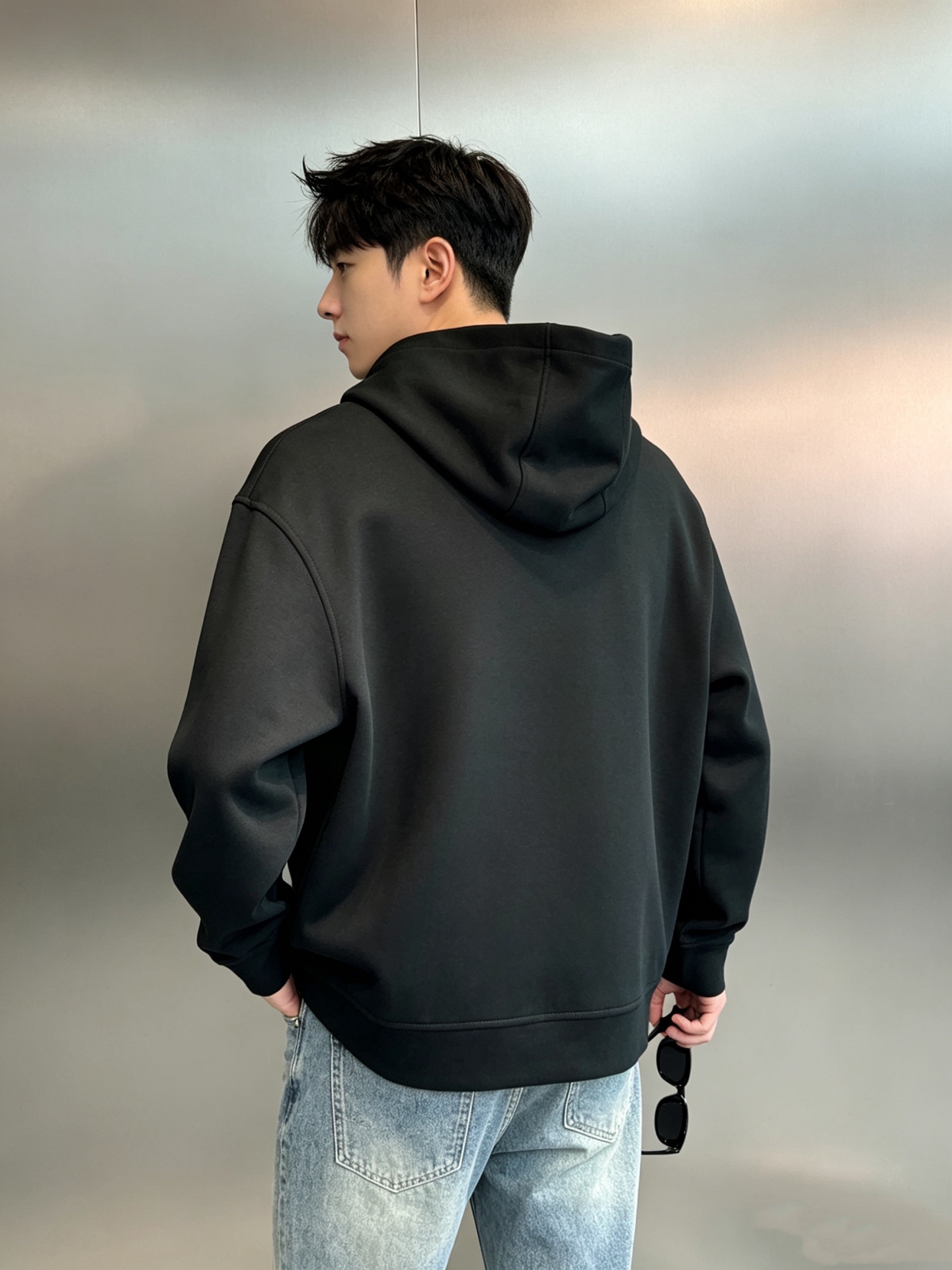 BALENCIAGA巴黎世家新品秋冬刚需连帽卫衣.男女同款❤️ 甄选高配比棉莫混纺面料，融合棉的挺括与莫代尔的丝滑软糯，