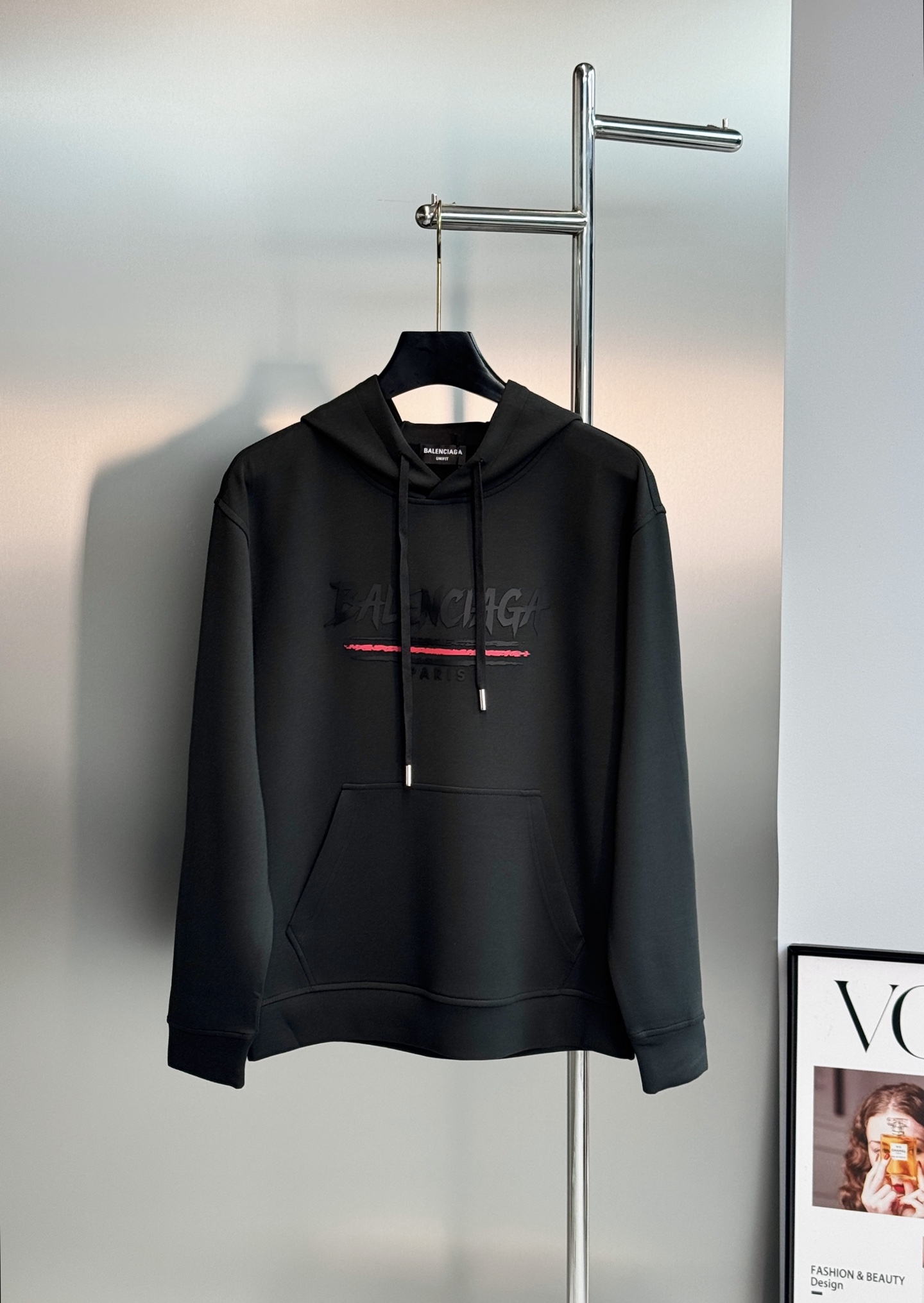 BALENCIAGA巴黎世家新品秋冬刚需连帽卫衣.男女同款❤️ 甄选高配比棉莫混纺面料，融合棉的挺括与莫代尔的丝滑软糯，