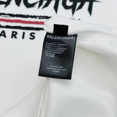 BALENCIAGA巴黎世家新品秋冬刚需连帽卫衣.男女同款❤️ 甄选高配比棉莫混纺面料,融合棉的挺括与莫代尔的丝滑软糯, BALENCIAGA巴黎世家新品秋冬刚需连帽卫衣.男女同款❤️ 甄选高配比棉莫混纺面料,融合棉的挺括与莫代尔的丝滑软糯,
