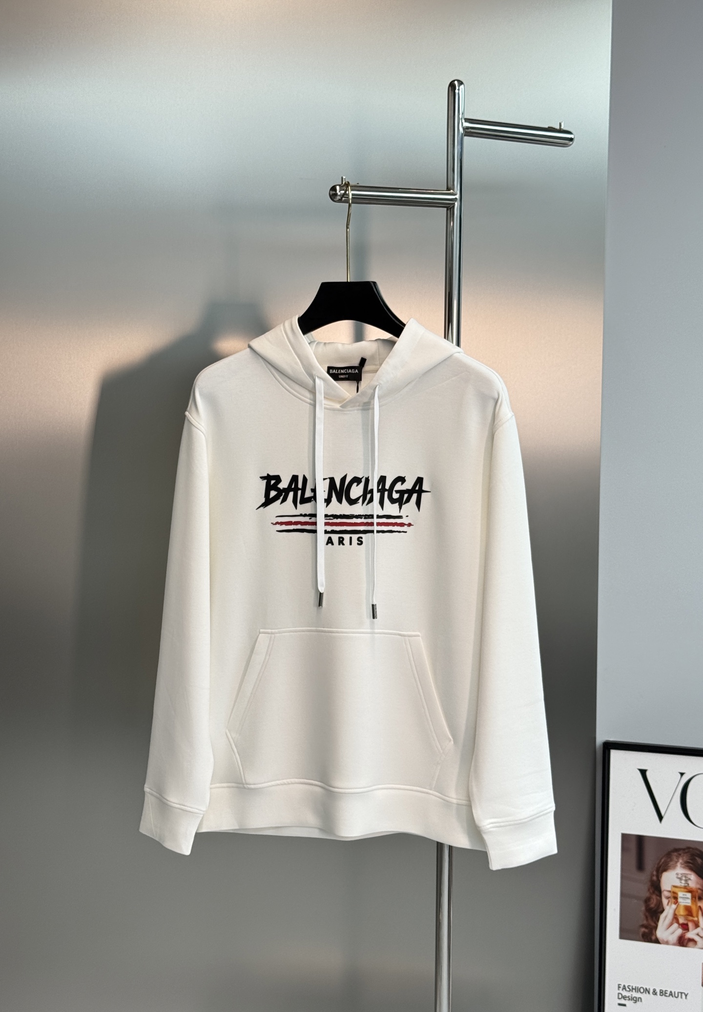 BALENCIAGA巴黎世家新品秋冬刚需连帽卫衣.男女同款❤️ 甄选高配比棉莫混纺面料,融合棉的挺括与莫代尔的丝滑软糯, BALENCIAGA巴黎世家新品秋冬刚需连帽卫衣.男女同款❤️ 甄选高配比棉莫混纺面料,融合棉的挺括与莫代尔的丝滑软糯,