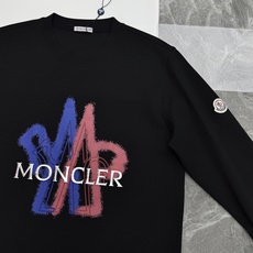 Moncler蒙口早秋限定棉莫圆领卫衣,衣橱刚需高级单品❤️甄选高配比棉莫混纺面料,软糯垂顺自带凉感,久穿不闷汗、不易变 Moncler蒙口早秋限定棉莫圆领卫衣,衣橱刚需高级单品❤️甄选高配比棉莫混纺面料,软糯垂顺自带凉感,久穿不闷汗、不易变