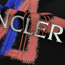 Moncler蒙口早秋限定棉莫圆领卫衣,衣橱刚需高级单品❤️甄选高配比棉莫混纺面料,软糯垂顺自带凉感,久穿不闷汗、不易变 Moncler蒙口早秋限定棉莫圆领卫衣,衣橱刚需高级单品❤️甄选高配比棉莫混纺面料,软糯垂顺自带凉感,久穿不闷汗、不易变
