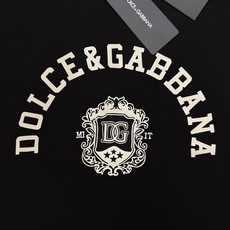 Dolce&Gabbana杜嘉班纳早秋新款盾徽圆领卫衣重磅上线!甄选95高支长绒棉+5%莫代尔混纺面料,自带柔润垂坠感, Dolce&Gabbana杜嘉班纳早秋新款盾徽圆领卫衣重磅上线!甄选95高支长绒棉+5%莫代尔混纺面料,自带柔润垂坠感,