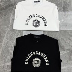 Dolce&Gabbana杜嘉班纳早秋新款盾徽圆领卫衣重磅上线!甄选95高支长绒棉+5%莫代尔混纺面料,自带柔润垂坠感, Dolce&Gabbana杜嘉班纳早秋新款盾徽圆领卫衣重磅上线!甄选95高支长绒棉+5%莫代尔混纺面料,自带柔润垂坠感,