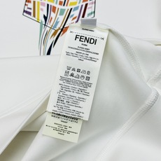 FENDI芬迪早秋限定冰淇淋卫衣|把浪漫意式松弛穿在身上❤️经典双F老花幻化为彩色撞色口袋印花,流淌而下的甜筒冰淇淋插画 FENDI芬迪早秋限定冰淇淋卫衣|把浪漫意式松弛穿在身上❤️经典双F老花幻化为彩色撞色口袋印花,流淌而下的甜筒冰淇淋插画