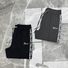 Dior迪奥秋冬限定天丝休闲直筒裤.把奢华感藏进日常通勤穿搭里.甄选定制高支天丝混纺,自带柔光垂感,久坐不起褶皱,透气不 Dior迪奥秋冬限定天丝休闲直筒裤.把奢华感藏进日常通勤穿搭里.甄选定制高支天丝混纺,自带柔光垂感,久坐不起褶皱,透气不