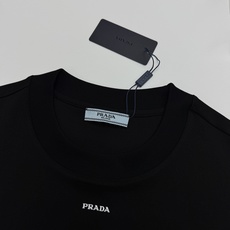 Prada普拉达2026秋冬基础款重磅莫代尔短袖|真正高端男人的衣柜刚需🎗️甄选300g高定莫代尔面料,区别市面轻薄款, Prada普拉达2026秋冬基础款重磅莫代尔短袖|真正高端男人的衣柜刚需🎗️甄选300g高定莫代尔面料,区别市面轻薄款,