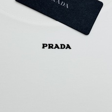 Prada普拉达2026秋冬基础款重磅莫代尔短袖|真正高端男人的衣柜刚需🎗️甄选300g高定莫代尔面料,区别市面轻薄款, Prada普拉达2026秋冬基础款重磅莫代尔短袖|真正高端男人的衣柜刚需🎗️甄选300g高定莫代尔面料,区别市面轻薄款,