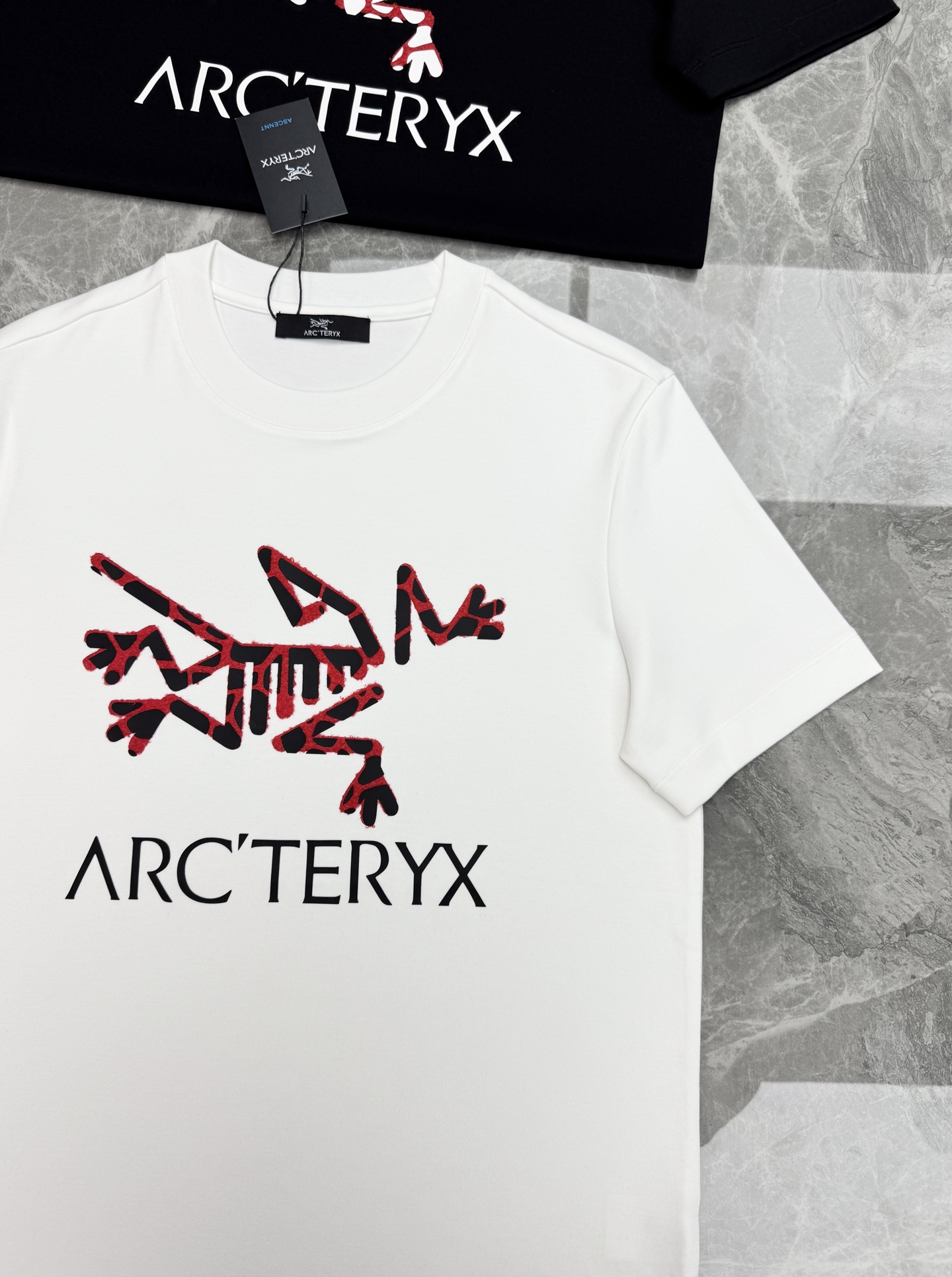 ARC'TERYX始祖鸟新款重磅莫代尔修身短袖🤵300g加厚莫代尔面料区别市面薄款,上手自带细腻柔光触感,上身垂坠丝滑, ARC'TERYX始祖鸟新款重磅莫代尔修身短袖🤵300g加厚莫代尔面料区别市面薄款,上手自带细腻柔光触感,上身垂坠丝滑,