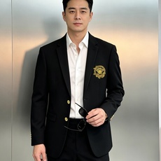 Versace新款四面弹力单西🤵外贸公司订单.范思哲经典美杜莎图腾,黑金碰撞诠释意式奢雅风骨!甄选高密四面弹力面料,垂坠 Versace新款四面弹力单西🤵外贸公司订单.范思哲经典美杜莎图腾,黑金碰撞诠释意式奢雅风骨!甄选高密四面弹力面料,垂坠