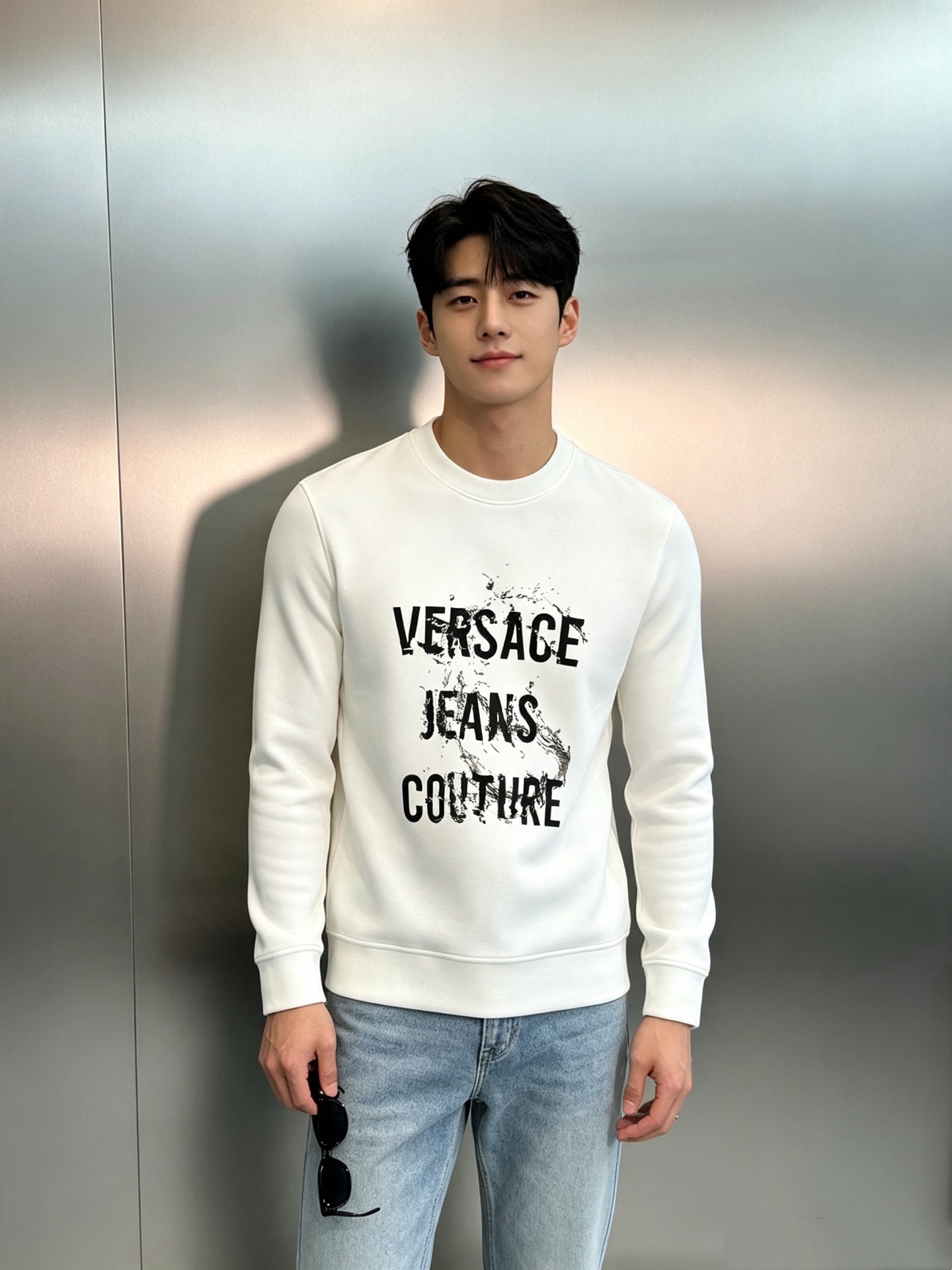 VERSACE JEANS COUTURE 范思哲秋冬新品卫衣❤️甄选棉莫混纺面料,兼顾棉质挺括与莫代尔丝滑触感,上身垂 VERSACE JEANS COUTURE 范思哲秋冬新品卫衣❤️甄选棉莫混纺面料,兼顾棉质挺括与莫代尔丝滑触感,上身垂
