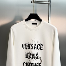 VERSACE JEANS COUTURE 范思哲秋冬新品卫衣❤️甄选棉莫混纺面料,兼顾棉质挺括与莫代尔丝滑触感,上身垂 VERSACE JEANS COUTURE 范思哲秋冬新品卫衣❤️甄选棉莫混纺面料,兼顾棉质挺括与莫代尔丝滑触感,上身垂