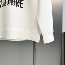 VERSACE JEANS COUTURE 范思哲秋冬新品卫衣❤️甄选棉莫混纺面料,兼顾棉质挺括与莫代尔丝滑触感,上身垂 VERSACE JEANS COUTURE 范思哲秋冬新品卫衣❤️甄选棉莫混纺面料,兼顾棉质挺括与莫代尔丝滑触感,上身垂