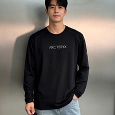 ARC'TERYX 始祖鸟机能长袖打底🆕兼顾户外实用性与日常高级感。细腻亲肤面料,透气不闷汗!利落插肩剪裁,活动无束缚。 ARC'TERYX 始祖鸟机能长袖打底🆕兼顾户外实用性与日常高级感。细腻亲肤面料,透气不闷汗!利落插肩剪裁,活动无束缚。