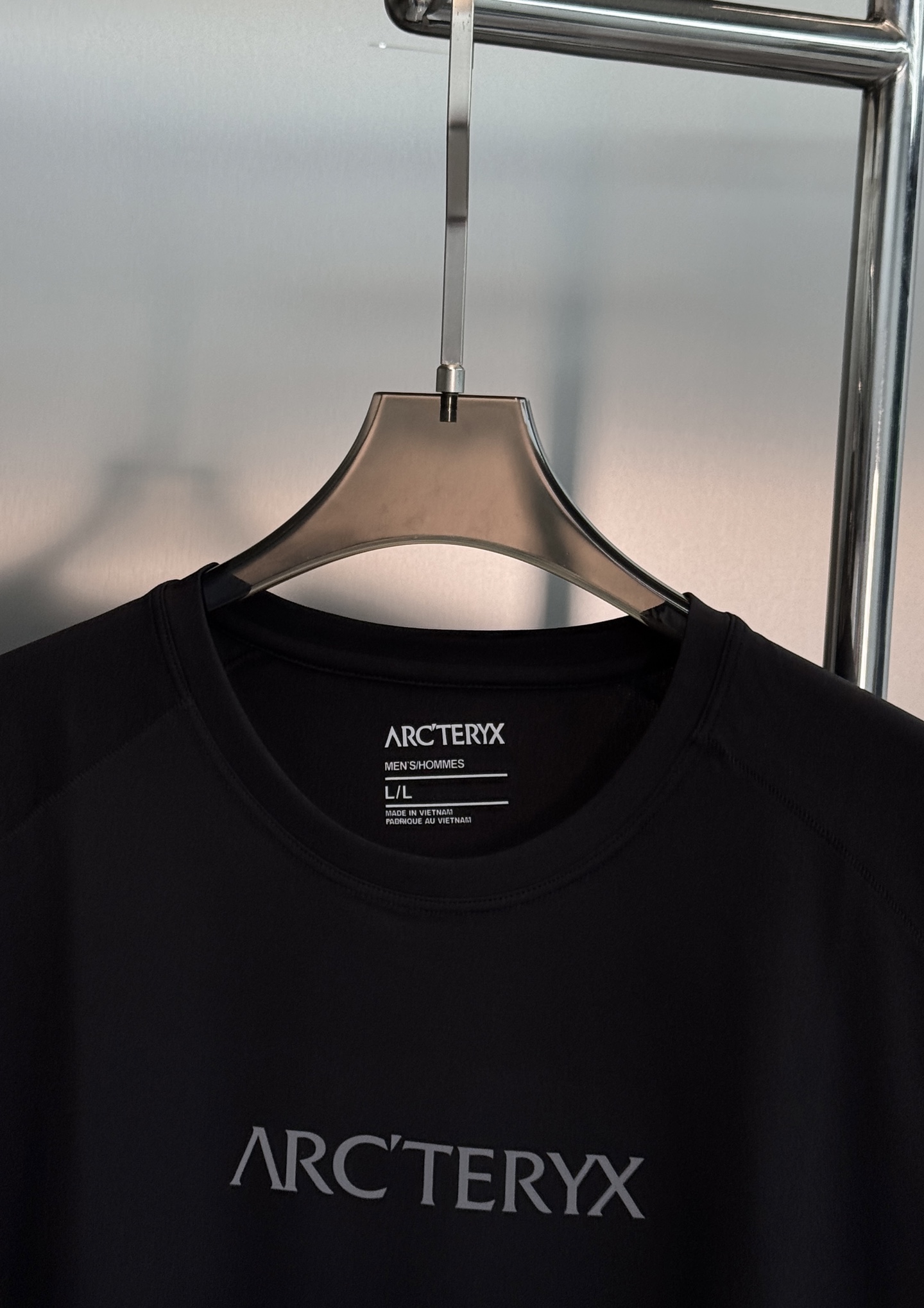 ARC'TERYX 始祖鸟机能长袖打底🆕兼顾户外实用性与日常高级感。细腻亲肤面料，透气不闷汗！利落插肩剪裁，活动无束缚。