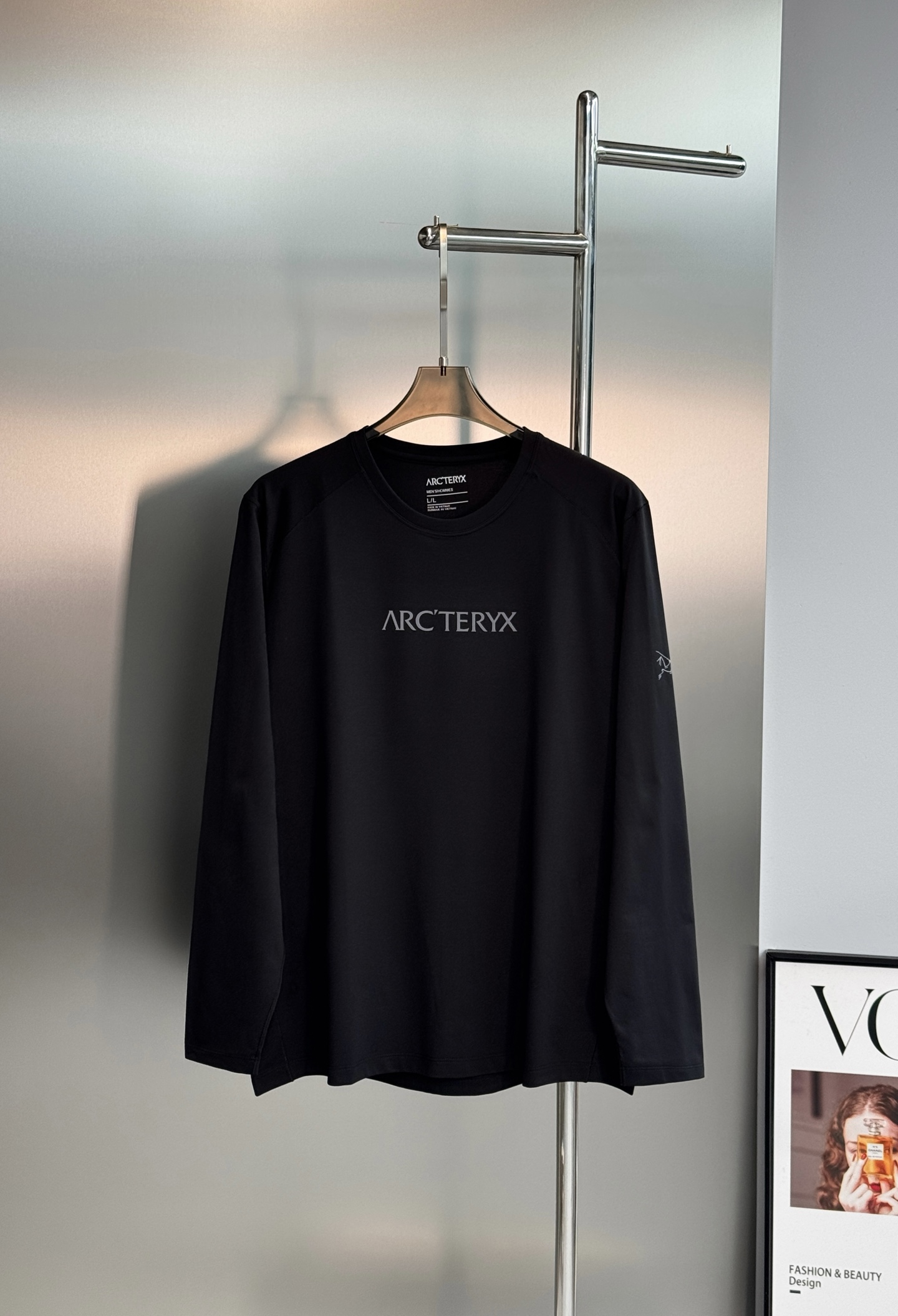 ARC'TERYX 始祖鸟机能长袖打底🆕兼顾户外实用性与日常高级感。细腻亲肤面料，透气不闷汗！利落插肩剪裁，活动无束缚。