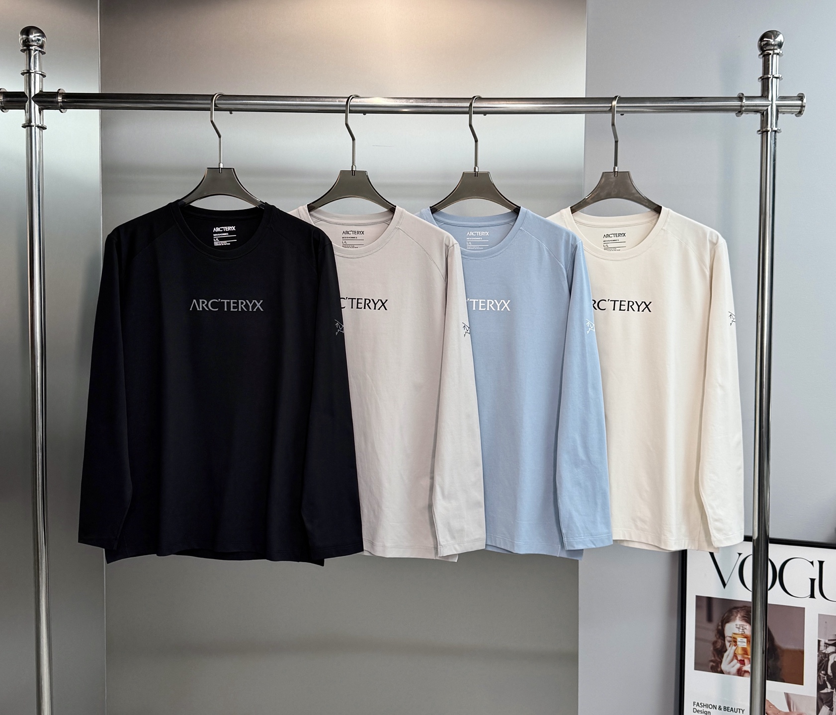 ARC'TERYX 始祖鸟机能长袖打底🆕兼顾户外实用性与日常高级感。细腻亲肤面料，透气不闷汗！利落插肩剪裁，活动无束缚。