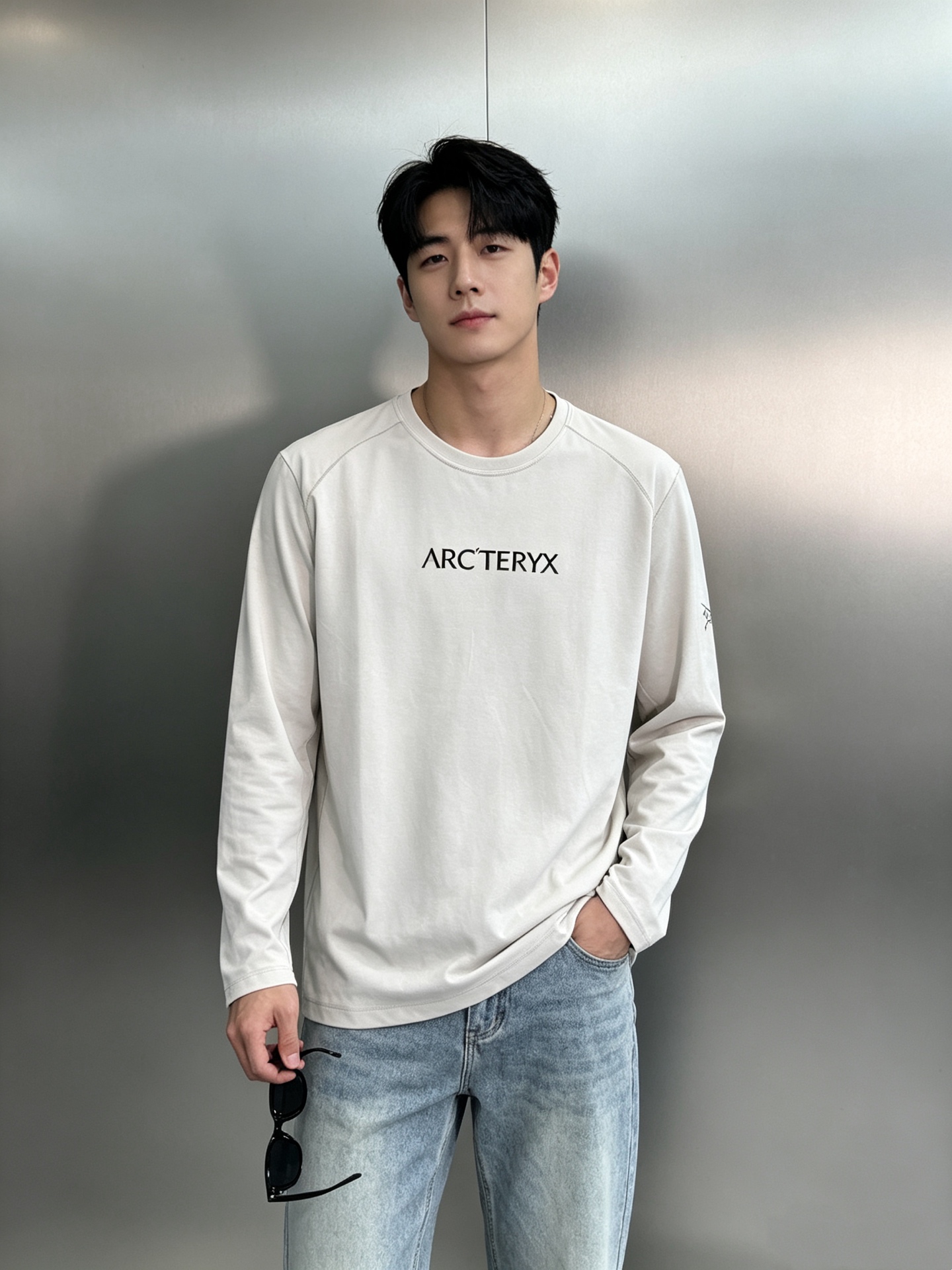 ARC'TERYX 始祖鸟机能长袖打底🆕兼顾户外实用性与日常高级感。细腻亲肤面料，透气不闷汗！利落插肩剪裁，活动无束缚。