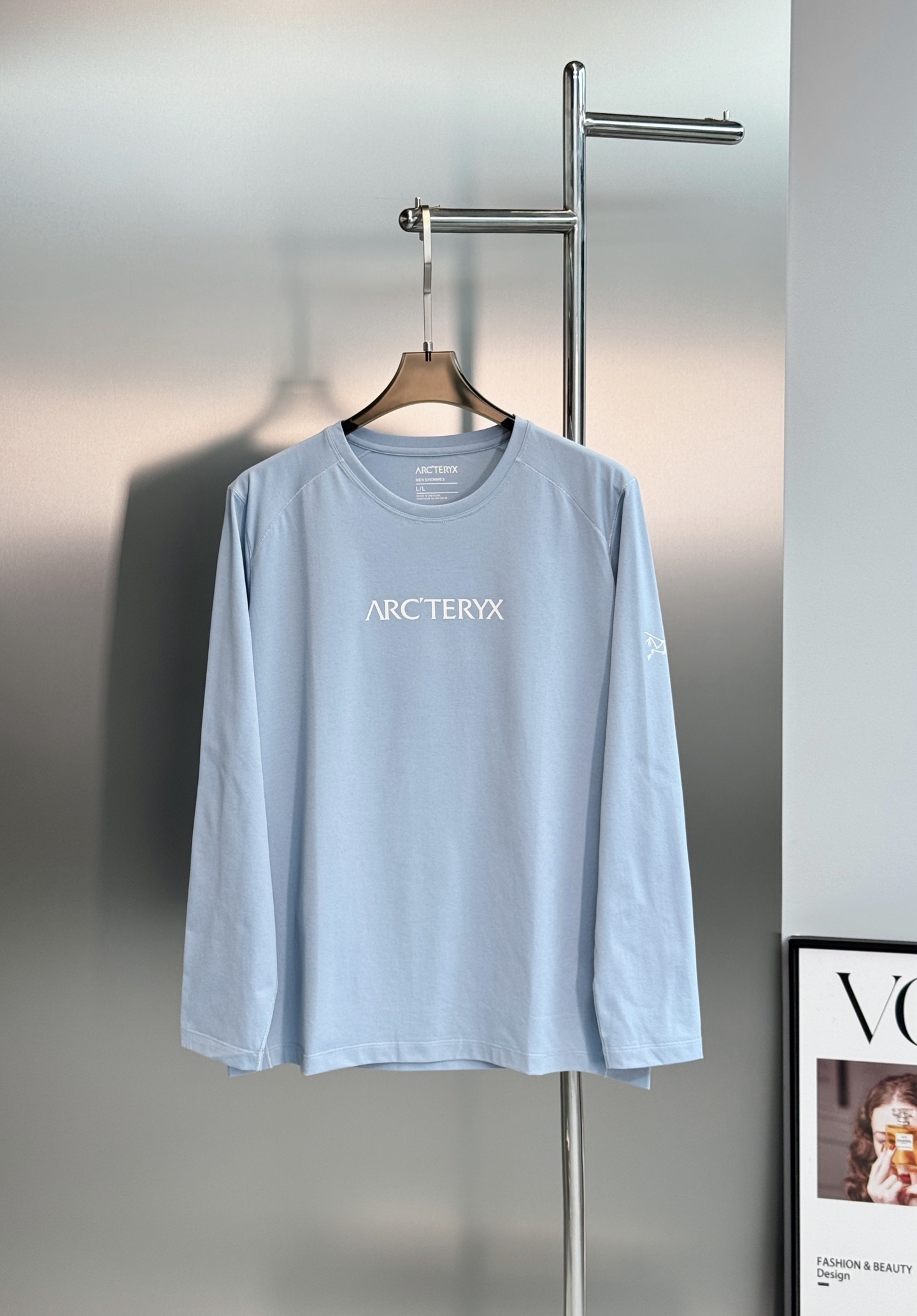ARC'TERYX 始祖鸟机能长袖打底🆕兼顾户外实用性与日常高级感。细腻亲肤面料，透气不闷汗！利落插肩剪裁，活动无束缚。