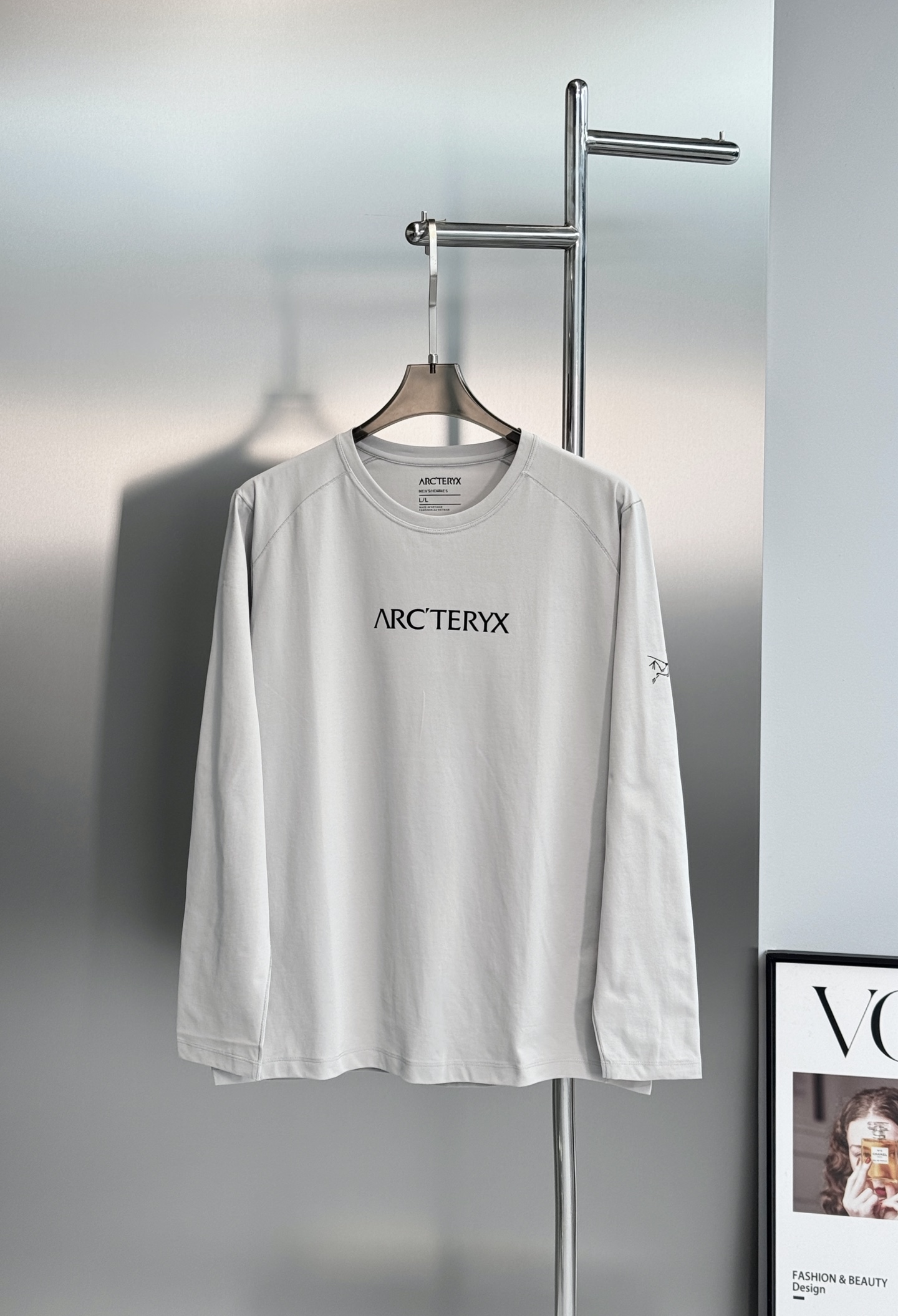 ARC'TERYX 始祖鸟机能长袖打底🆕兼顾户外实用性与日常高级感。细腻亲肤面料，透气不闷汗！利落插肩剪裁，活动无束缚。