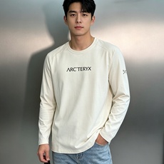 ARC'TERYX 始祖鸟机能长袖打底🆕兼顾户外实用性与日常高级感。细腻亲肤面料,透气不闷汗!利落插肩剪裁,活动无束缚。 ARC'TERYX 始祖鸟机能长袖打底🆕兼顾户外实用性与日常高级感。细腻亲肤面料,透气不闷汗!利落插肩剪裁,活动无束缚。