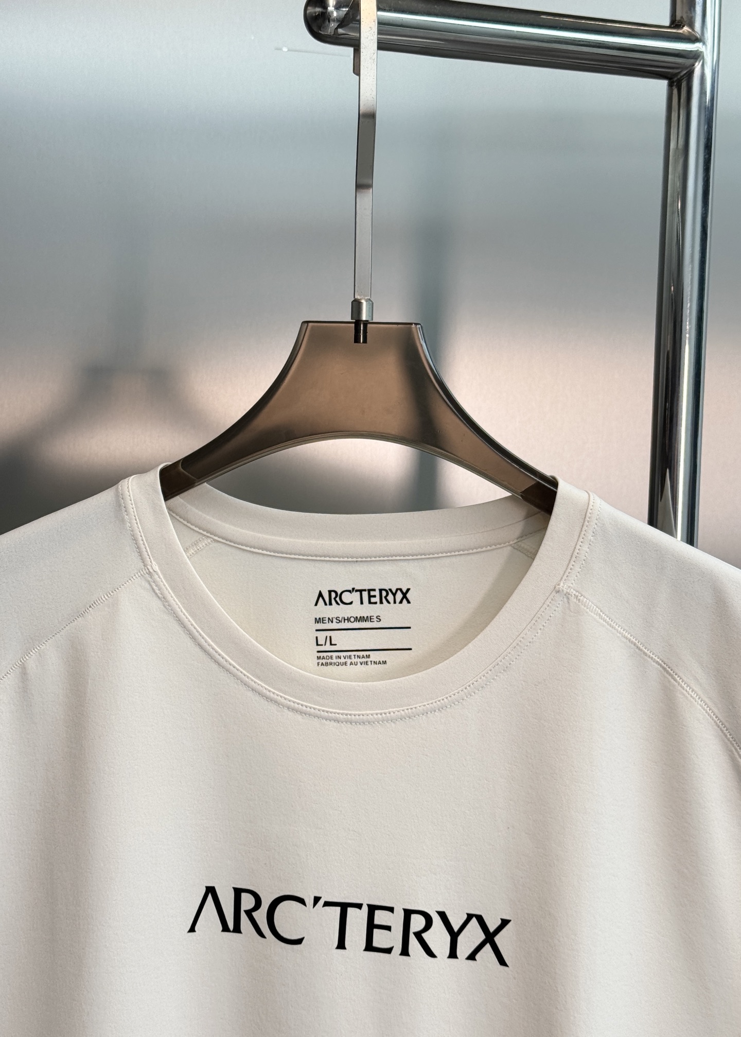 ARC'TERYX 始祖鸟机能长袖打底🆕兼顾户外实用性与日常高级感。细腻亲肤面料，透气不闷汗！利落插肩剪裁，活动无束缚。
