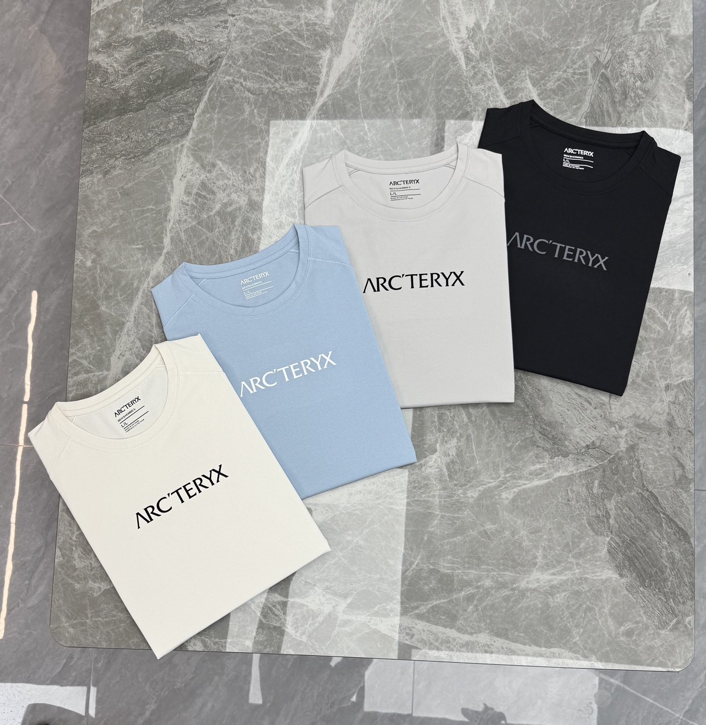 ARC'TERYX 始祖鸟机能长袖打底🆕兼顾户外实用性与日常高级感。细腻亲肤面料，透气不闷汗！利落插肩剪裁，活动无束缚。