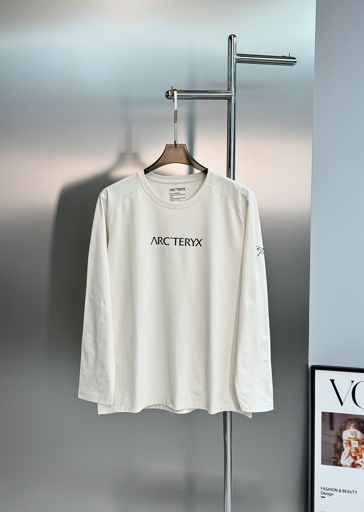 ARC'TERYX 始祖鸟机能长袖打底🆕兼顾户外实用性与日常高级感。细腻亲肤面料，透气不闷汗！利落插肩剪裁，活动无束缚。