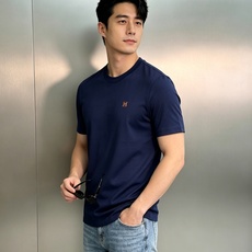 Hermès爱马仕新品秋季莫代尔修身T恤❤️简约克制的奢感单品,低调不张扬!甄选高定莫代尔面料,触感软糯顺滑,垂坠感出色 Hermès爱马仕新品秋季莫代尔修身T恤❤️简约克制的奢感单品,低调不张扬!甄选高定莫代尔面料,触感软糯顺滑,垂坠感出色