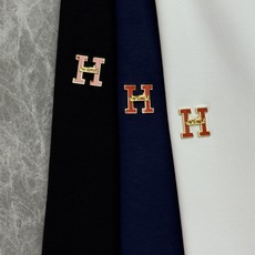 Hermès爱马仕新品秋季莫代尔修身T恤❤️简约克制的奢感单品,低调不张扬!甄选高定莫代尔面料,触感软糯顺滑,垂坠感出色 Hermès爱马仕新品秋季莫代尔修身T恤❤️简约克制的奢感单品,低调不张扬!甄选高定莫代尔面料,触感软糯顺滑,垂坠感出色