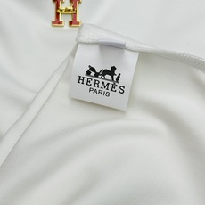 Hermès爱马仕新品秋季莫代尔修身T恤❤️简约克制的奢感单品,低调不张扬!甄选高定莫代尔面料,触感软糯顺滑,垂坠感出色 Hermès爱马仕新品秋季莫代尔修身T恤❤️简约克制的奢感单品,低调不张扬!甄选高定莫代尔面料,触感软糯顺滑,垂坠感出色