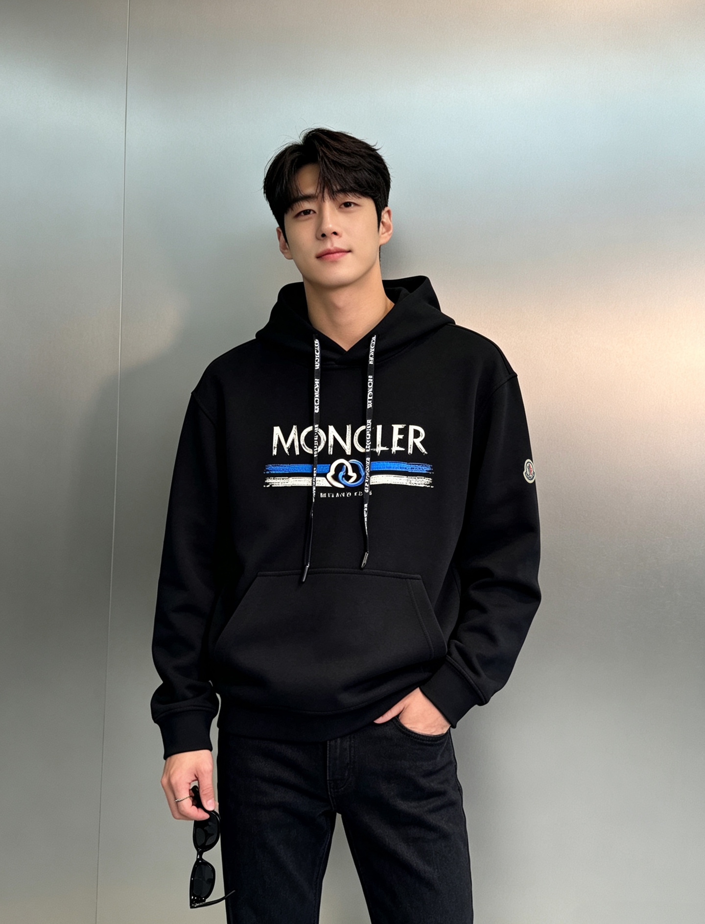 秋日男士天花板|Moncler蒙口松弛感连帽卫衣外❤️秋冬衣柜里一定要入的一件奢感卫衣,低调不浮夸,上身版型真的绝!高品 秋日男士天花板|Moncler蒙口松弛感连帽卫衣外❤️秋冬衣柜里一定要入的一件奢感卫衣,低调不浮夸,上身版型真的绝!高品