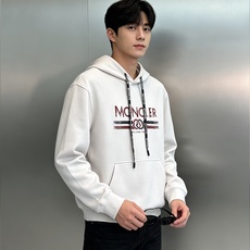 秋日男士天花板|Moncler蒙口松弛感连帽卫衣❤️秋冬衣柜里一定要入的一件奢感卫衣,低调不浮夸,上身版型真的绝!高品质 秋日男士天花板|Moncler蒙口松弛感连帽卫衣❤️秋冬衣柜里一定要入的一件奢感卫衣,低调不浮夸,上身版型真的绝!高品质