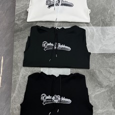 Dolce&Gabbana杜嘉班纳秋季新品棉莫连帽卫衣|松弛奢感穿搭❤️甄选棉莫混纺面料,软糯亲肤,垂感细腻透气不闷身。 Dolce&Gabbana杜嘉班纳秋季新品棉莫连帽卫衣|松弛奢感穿搭❤️甄选棉莫混纺面料,软糯亲肤,垂感细腻透气不闷身。