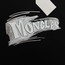 Moncler秋季新品|蒙口棉莫修身圆领卫衣❤️甄选棉莫混纺面料,软糯亲肤,垂感恰到好处。手绘涂鸦品牌印花,随性街头感, Moncler秋季新品|蒙口棉莫修身圆领卫衣❤️甄选棉莫混纺面料,软糯亲肤,垂感恰到好处。手绘涂鸦品牌印花,随性街头感,