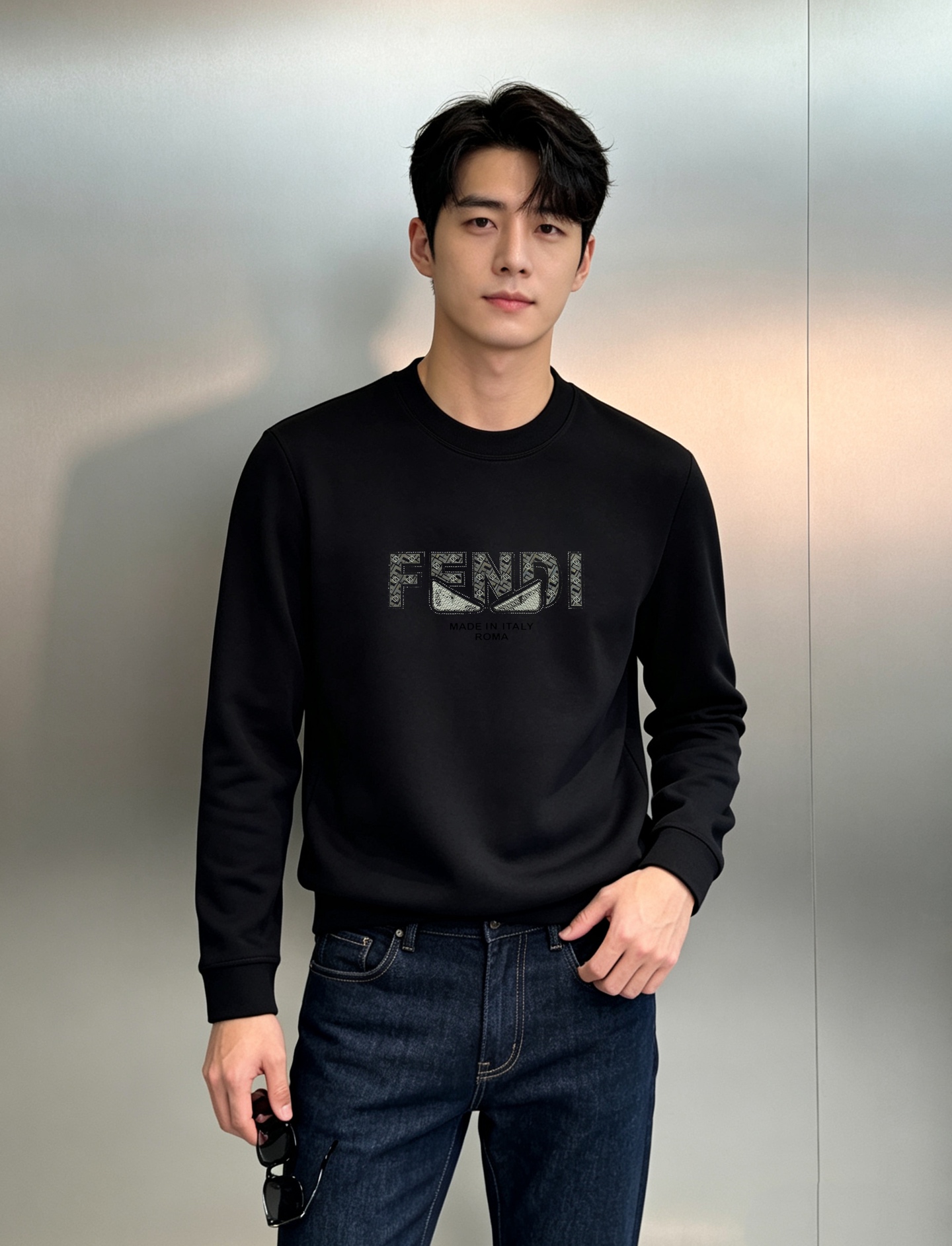 FENDI-芬迪秋季新品棉莫圆领卫衣|低调奢感自带格调❤️甄选柔软棉莫混纺面料,触感细腻亲肤,垂感出众,上身利落不臃肿。 FENDI-芬迪秋季新品棉莫圆领卫衣|低调奢感自带格调❤️甄选柔软棉莫混纺面料,触感细腻亲肤,垂感出众,上身利落不臃肿。