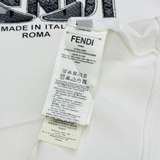FENDI-芬迪秋季新品棉莫圆领卫衣|低调奢感自带格调❤️甄选柔软棉莫混纺面料,触感细腻亲肤,垂感出众,上身利落不臃肿。 FENDI-芬迪秋季新品棉莫圆领卫衣|低调奢感自带格调❤️甄选柔软棉莫混纺面料,触感细腻亲肤,垂感出众,上身利落不臃肿。