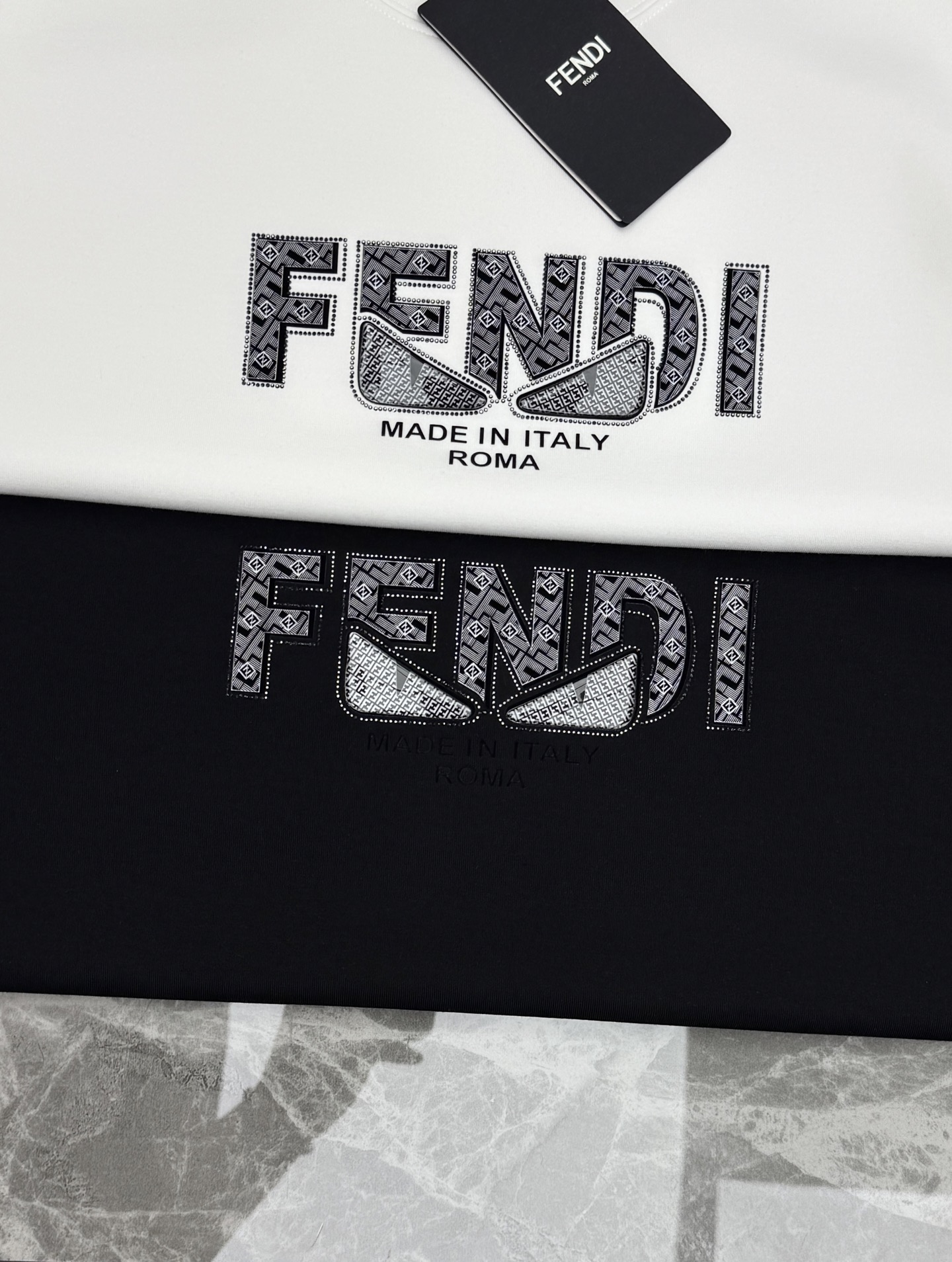 FENDI-芬迪秋季新品棉莫圆领卫衣|低调奢感自带格调❤️甄选柔软棉莫混纺面料,触感细腻亲肤,垂感出众,上身利落不臃肿。 FENDI-芬迪秋季新品棉莫圆领卫衣|低调奢感自带格调❤️甄选柔软棉莫混纺面料,触感细腻亲肤,垂感出众,上身利落不臃肿。