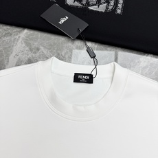 FENDI-芬迪秋季新品棉莫圆领卫衣|低调奢感自带格调❤️甄选柔软棉莫混纺面料,触感细腻亲肤,垂感出众,上身利落不臃肿。 FENDI-芬迪秋季新品棉莫圆领卫衣|低调奢感自带格调❤️甄选柔软棉莫混纺面料,触感细腻亲肤,垂感出众,上身利落不臃肿。