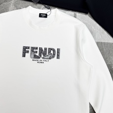 FENDI-芬迪秋季新品棉莫圆领卫衣|低调奢感自带格调❤️甄选柔软棉莫混纺面料,触感细腻亲肤,垂感出众,上身利落不臃肿。 FENDI-芬迪秋季新品棉莫圆领卫衣|低调奢感自带格调❤️甄选柔软棉莫混纺面料,触感细腻亲肤,垂感出众,上身利落不臃肿。