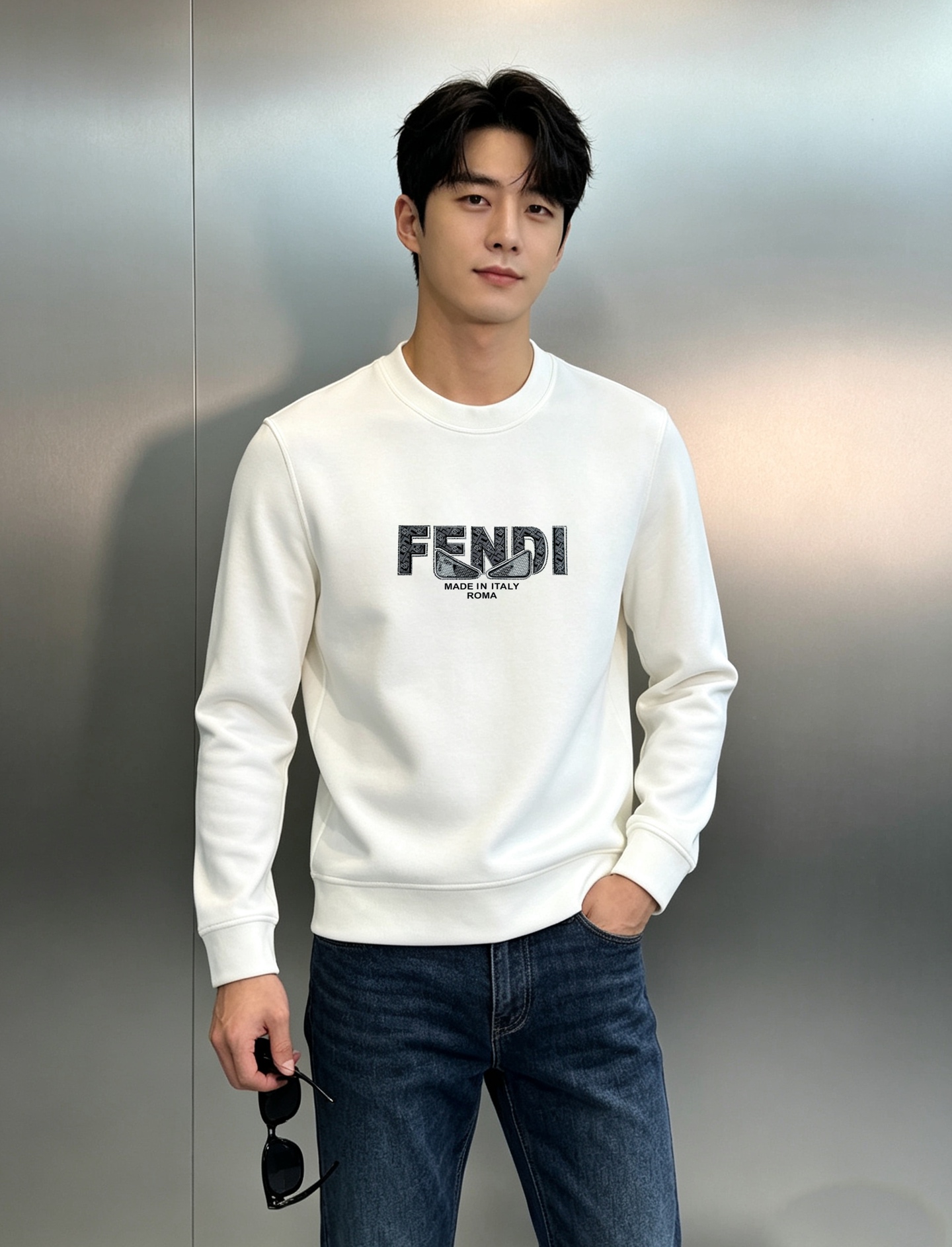 FENDI-芬迪秋季新品棉莫圆领卫衣|低调奢感自带格调❤️甄选柔软棉莫混纺面料,触感细腻亲肤,垂感出众,上身利落不臃肿。 FENDI-芬迪秋季新品棉莫圆领卫衣|低调奢感自带格调❤️甄选柔软棉莫混纺面料,触感细腻亲肤,垂感出众,上身利落不臃肿。