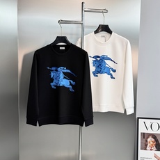 Burberry巴宝莉秋季新品棉莫圆领卫衣|骑士徽标重塑轻奢质感。甄选棉莫混纺面料,软糯亲肤,垂感透气,秋日上身舒适无束 Burberry巴宝莉秋季新品棉莫圆领卫衣|骑士徽标重塑轻奢质感。甄选棉莫混纺面料,软糯亲肤,垂感透气,秋日上身舒适无束