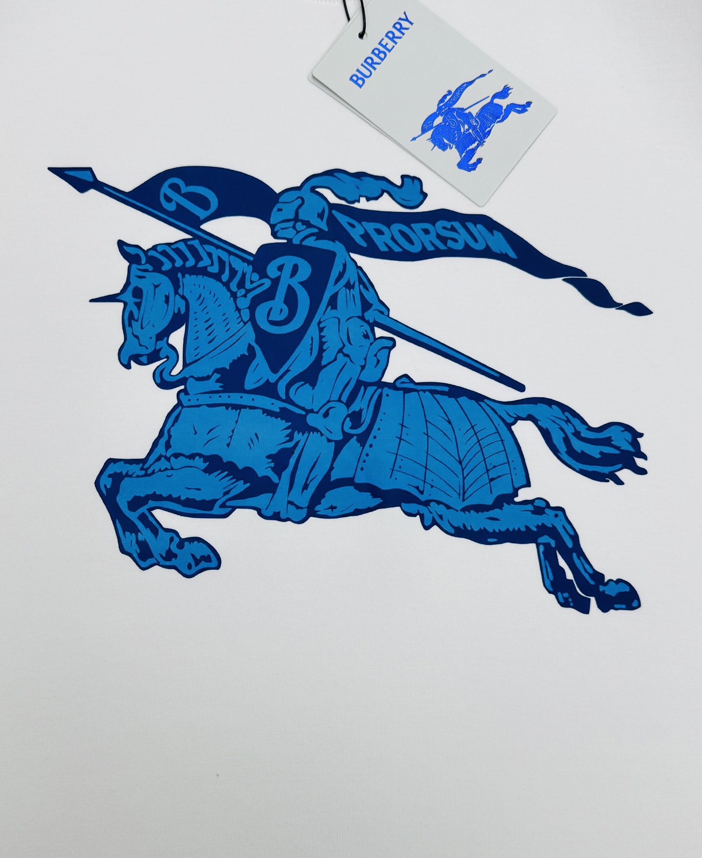 Burberry巴宝莉秋季新品棉莫圆领卫衣|骑士徽标重塑轻奢质感。甄选棉莫混纺面料,软糯亲肤,垂感透气,秋日上身舒适无束 Burberry巴宝莉秋季新品棉莫圆领卫衣|骑士徽标重塑轻奢质感。甄选棉莫混纺面料,软糯亲肤,垂感透气,秋日上身舒适无束