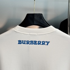 Burberry巴宝莉秋季新品棉莫圆领卫衣|骑士徽标重塑轻奢质感。甄选棉莫混纺面料,软糯亲肤,垂感透气,秋日上身舒适无束 Burberry巴宝莉秋季新品棉莫圆领卫衣|骑士徽标重塑轻奢质感。甄选棉莫混纺面料,软糯亲肤,垂感透气,秋日上身舒适无束