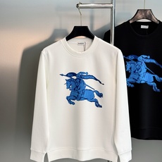 Burberry巴宝莉秋季新品棉莫圆领卫衣|骑士徽标重塑轻奢质感。甄选棉莫混纺面料,软糯亲肤,垂感透气,秋日上身舒适无束 Burberry巴宝莉秋季新品棉莫圆领卫衣|骑士徽标重塑轻奢质感。甄选棉莫混纺面料,软糯亲肤,垂感透气,秋日上身舒适无束