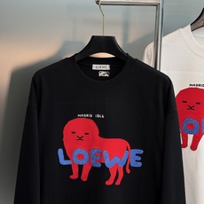 LOEWE罗意威秋冬趣味狮子长袖上衣|松弛轻奢感.潮牌男女同款推荐❤️ 西班牙马德里1846标识,卡通红狮子贴布搭配毛巾 LOEWE罗意威秋冬趣味狮子长袖上衣|松弛轻奢感.潮牌男女同款推荐❤️ 西班牙马德里1846标识,卡通红狮子贴布搭配毛巾