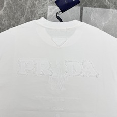潮人早秋刚需|Prada流苏刺绣长袖太有格调。早秋一件质感长袖直接提升穿搭品味!男女同款❤️宽松微阔落肩剪裁,上身松弛不 潮人早秋刚需|Prada流苏刺绣长袖太有格调。早秋一件质感长袖直接提升穿搭品味!男女同款❤️宽松微阔落肩剪裁,上身松弛不